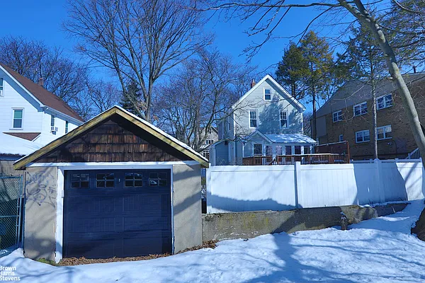 Sold by Brown Harris Stevens | media 19