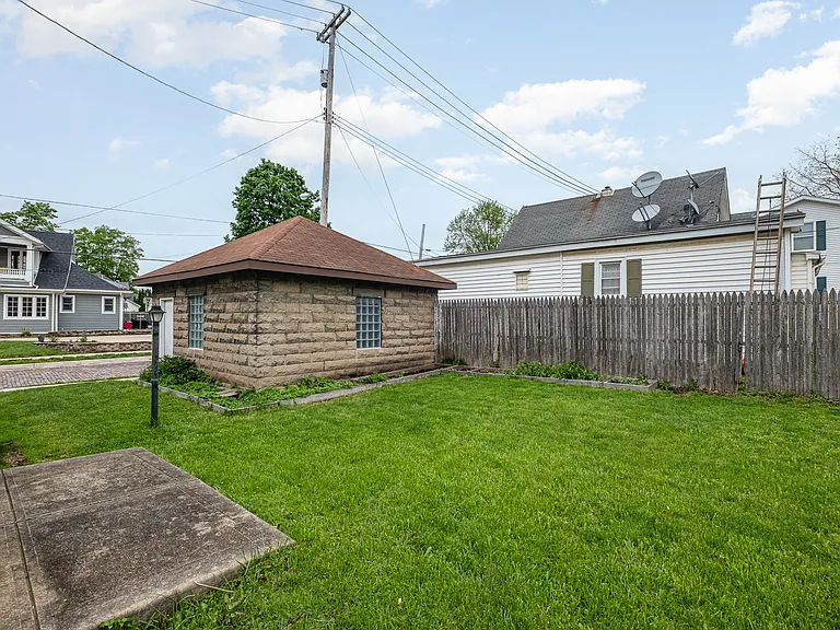 601 E Gambier St — Photo 29