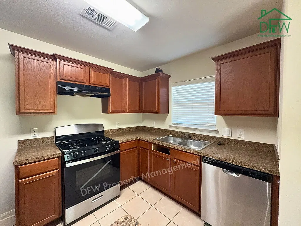3 bed, 2.0 bath, 1342 sqft, $1,975 — Photo 4