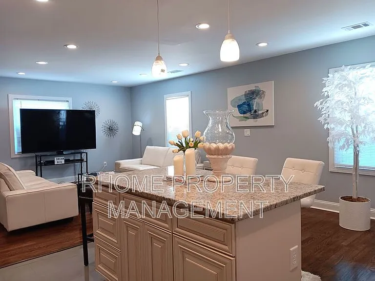 1711 Candler Rd — Photo 8
