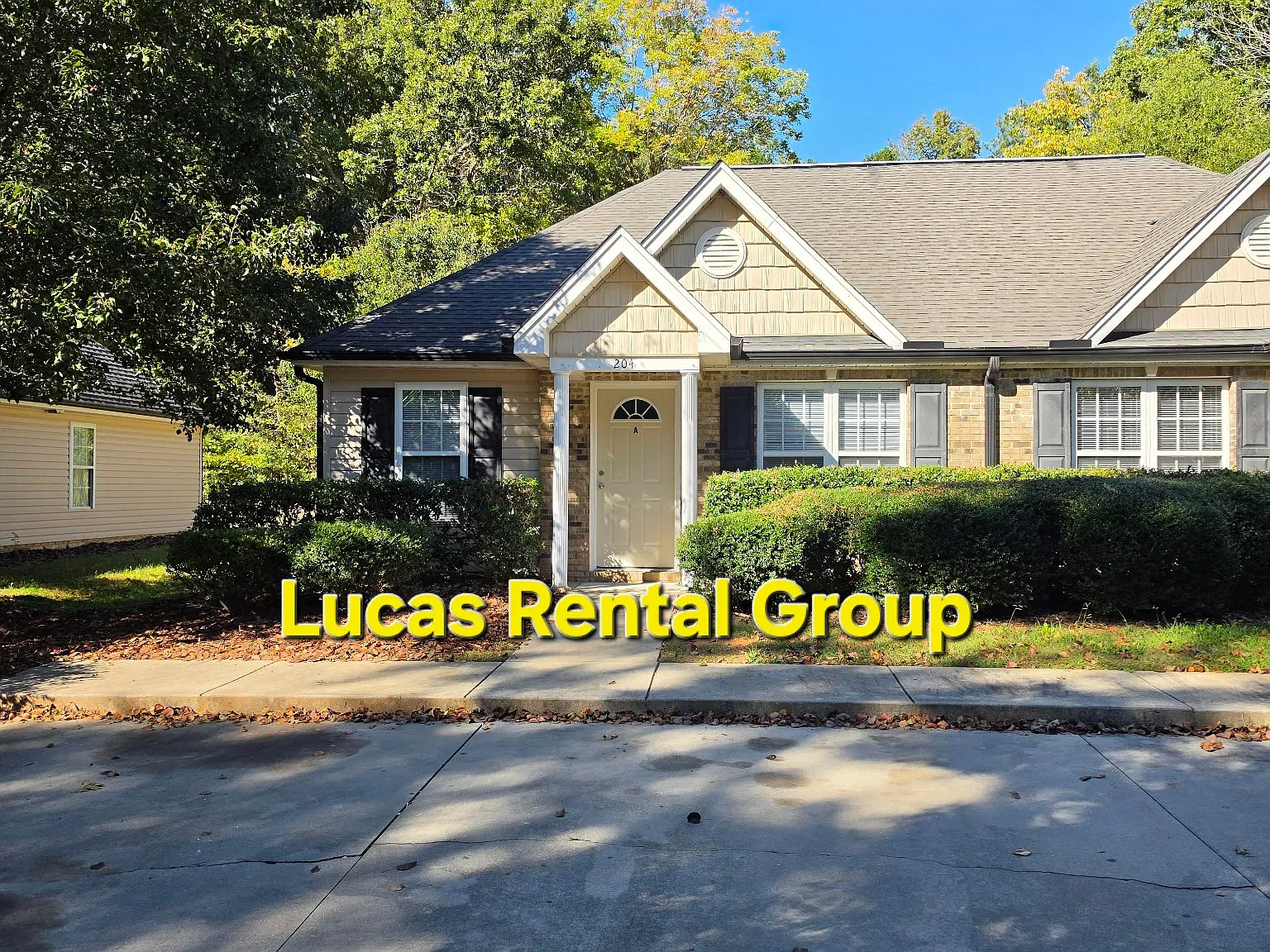 3 bed, 1000 sqft, $1,345 — Photo 1