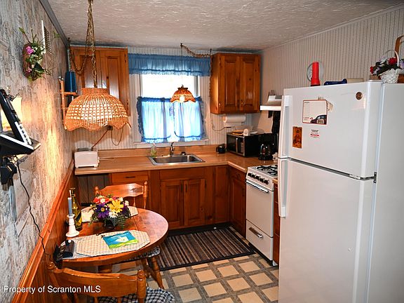 2nd image of 2289 Hunsinger Rd