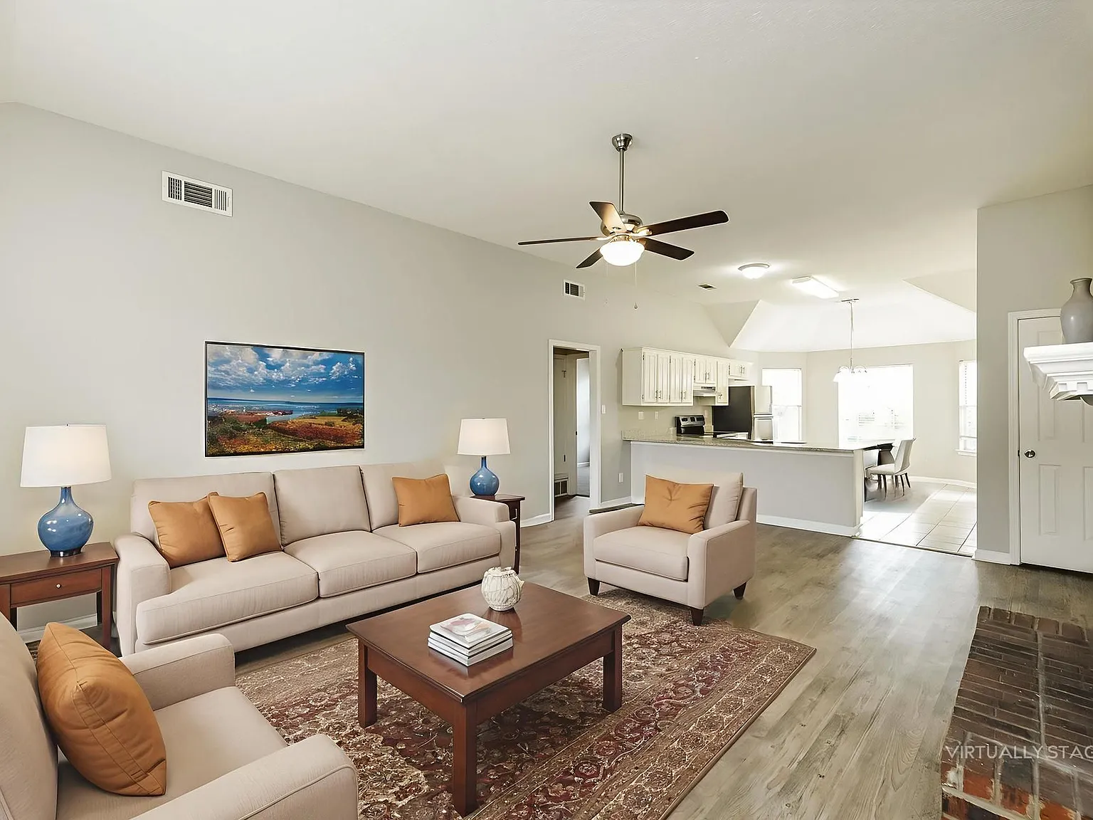 3 bed, 2.0 bath, 1295 sqft, $1,725 — Photo 2