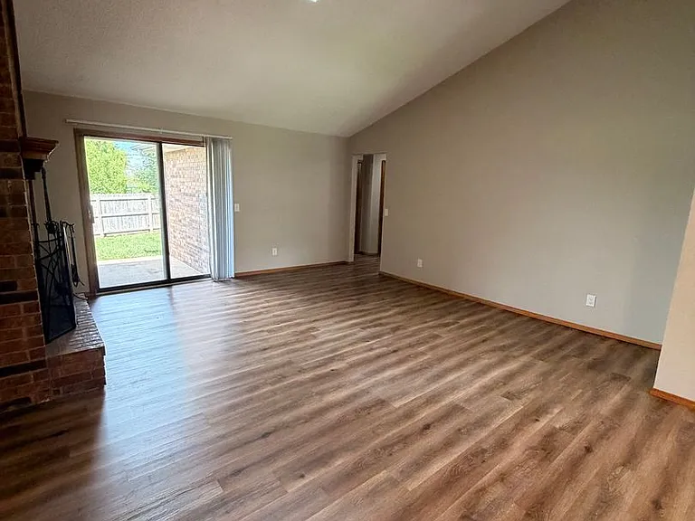 3541 S Jefferson Ave — Photo 9