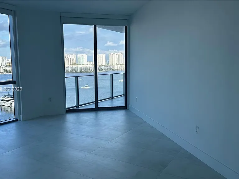 17111 Biscayne Blvd #903 — Photo 35