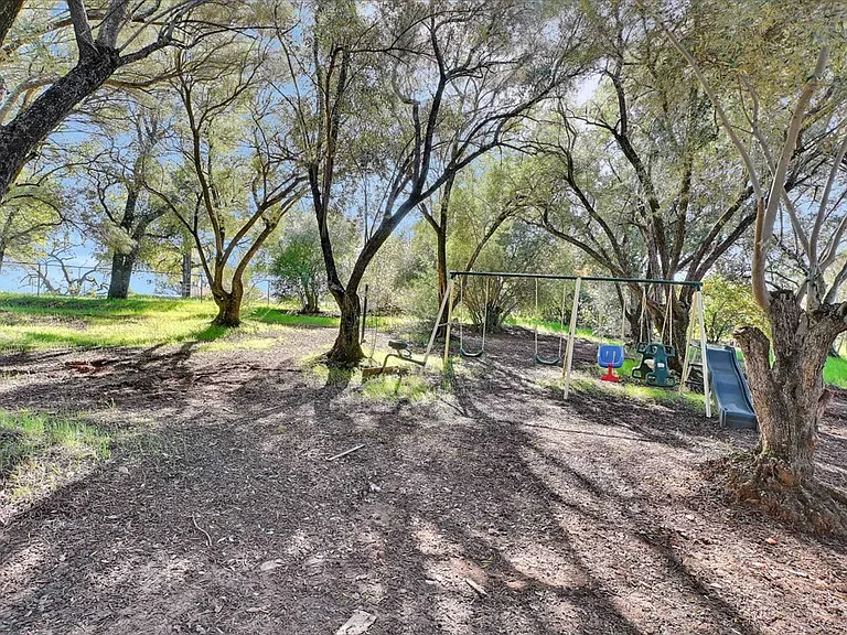 37 Westwood Way — Photo 19