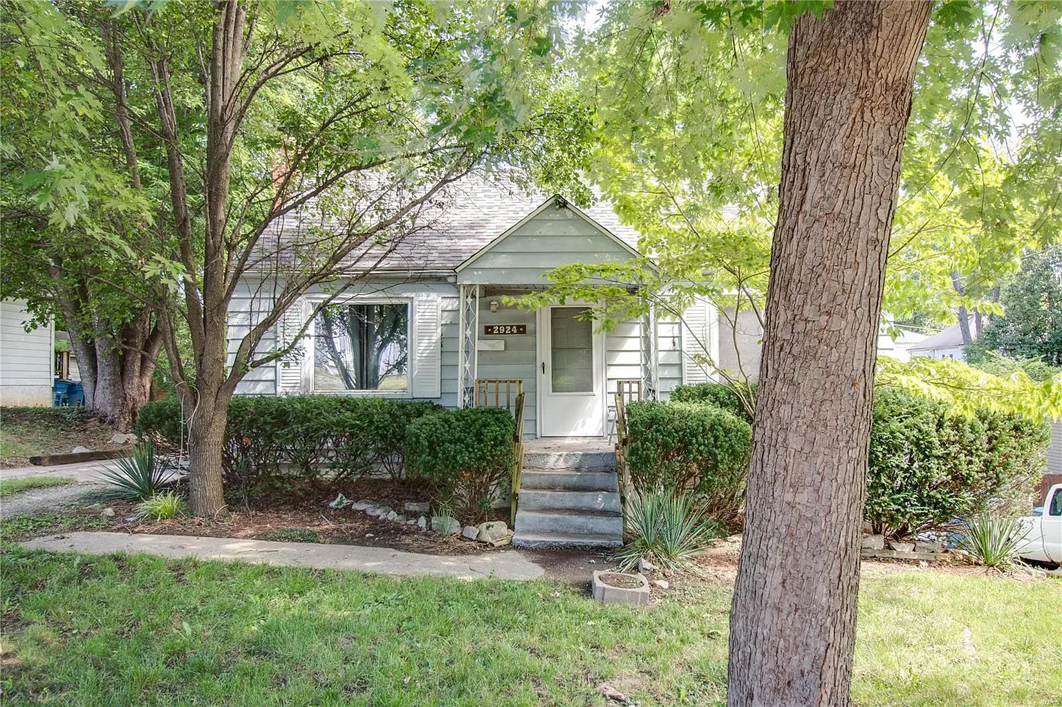 2924 Mayfield Ave photo 1