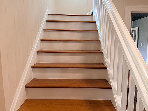 5th image of 702 Poplar St