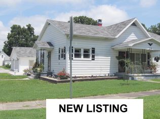 207 W Rudolph St, Crossville, IL 62827