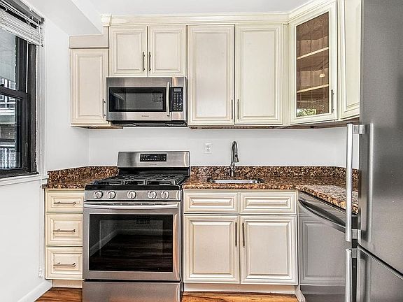 5th image of 4705 Henry Hudson Pkwy #3C