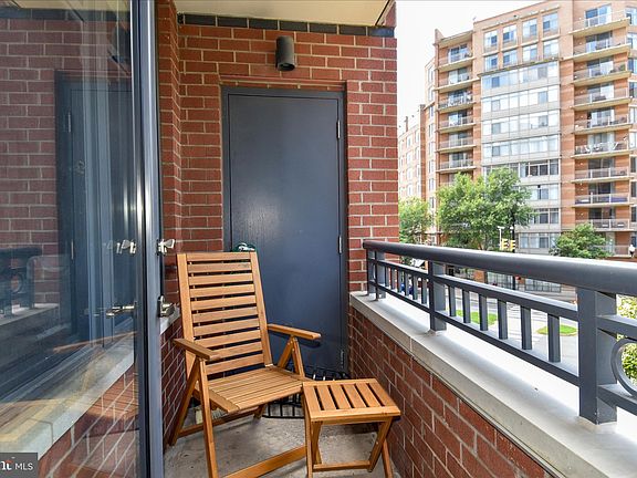 5th image of 1021 N Garfield St APT 346