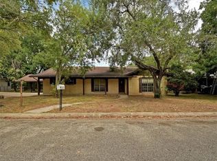 105 Peach St, Luling, TX 78648