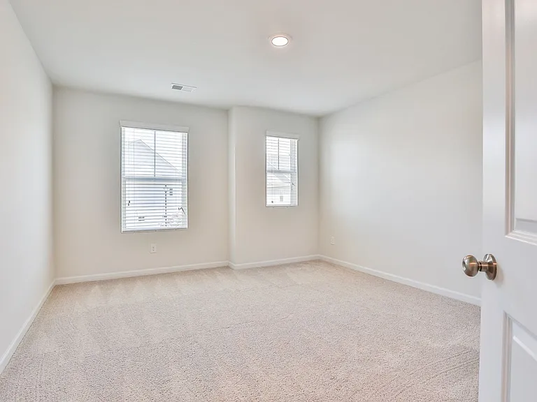 1020 Point Place Dr — Photo 13