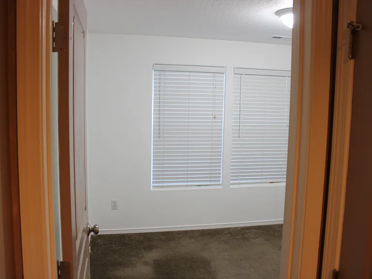 1409 E Raymond Dr — Photo 16