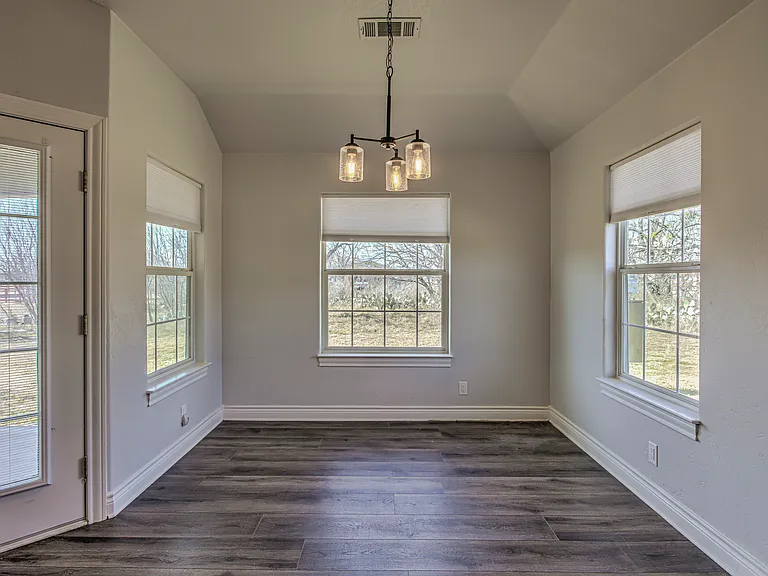 704 Poverty Dr — Photo 13