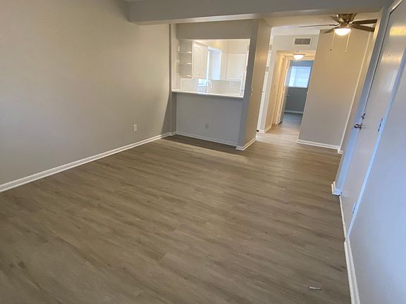 3rd image of 4632 Holly St #1