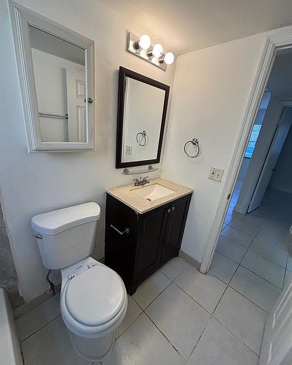 1st image of 4061 N Dixie Hwy APT 17