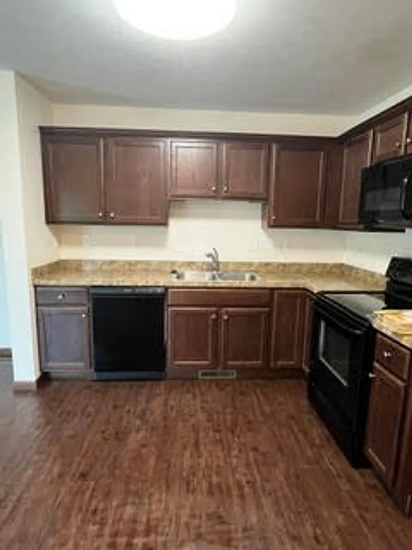 585 Birch Hill Drive Unit 25 — Photo 3