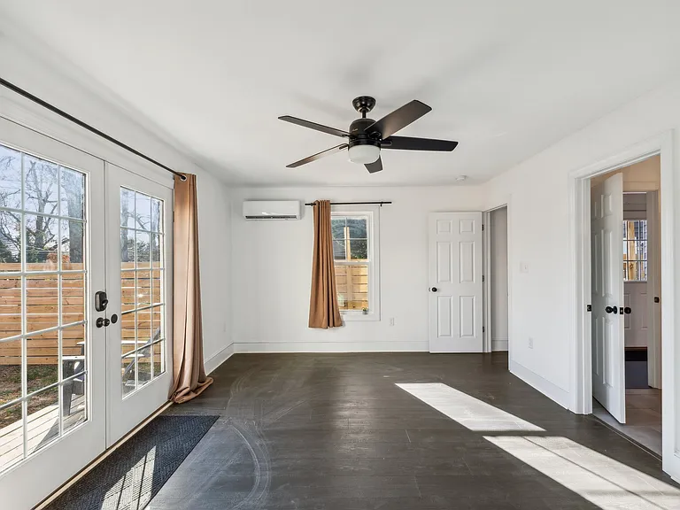 113 S Laurel St #A — Photo 16