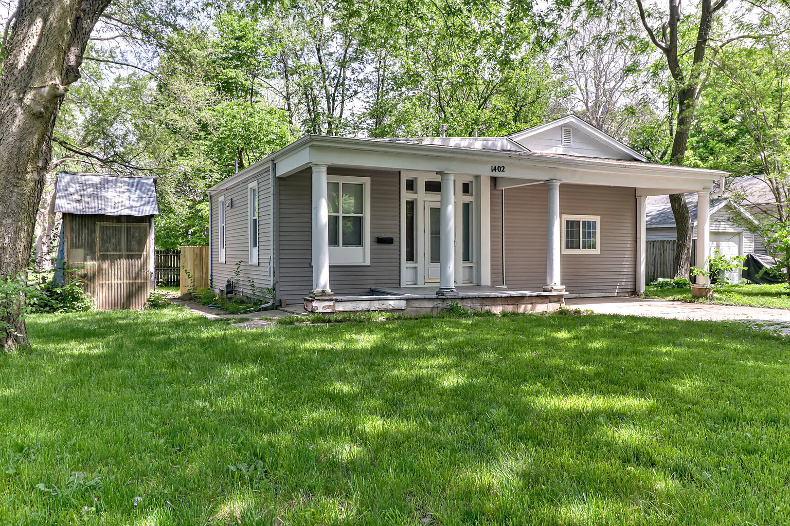 1402 Stout Dr photo 1
