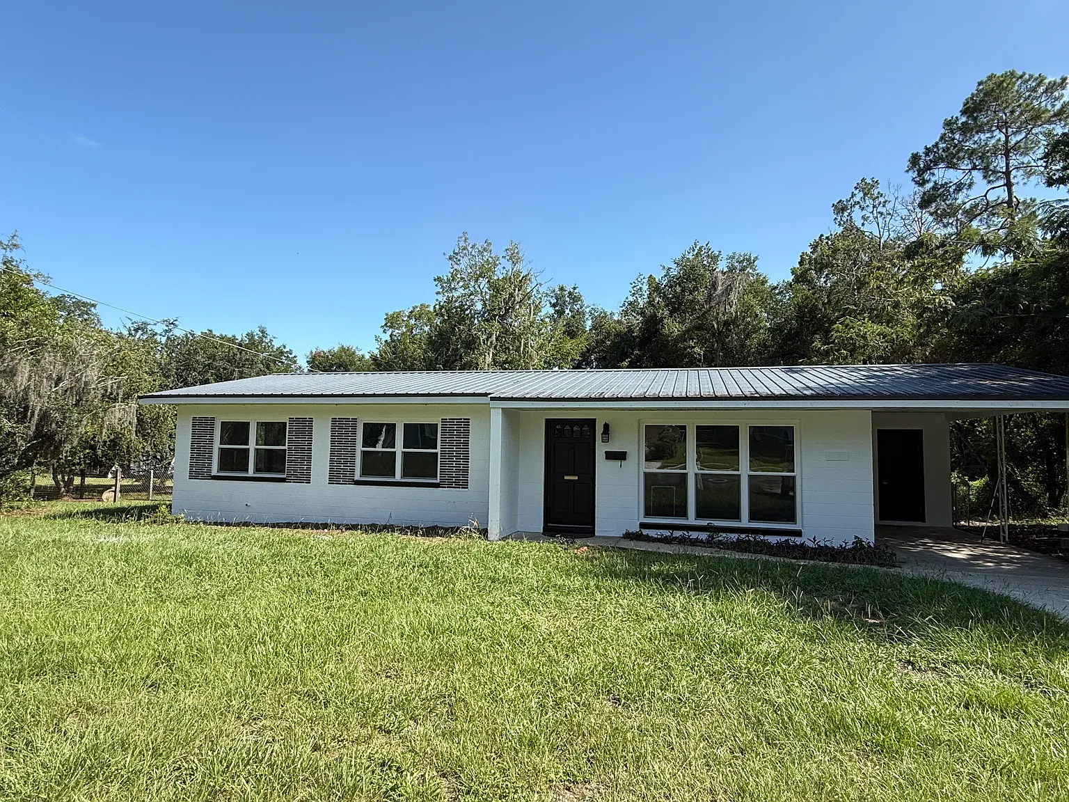 1092 NW Ashley St — Photo 1