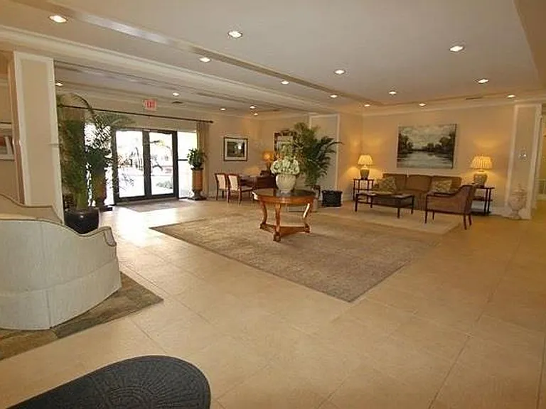 601 Main St #107 — Photo 3