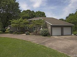 371 Edgewood Dr, Cape Girardeau, MO 63703