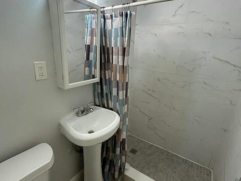 925 NE 17th Ave #5 — Photo 5