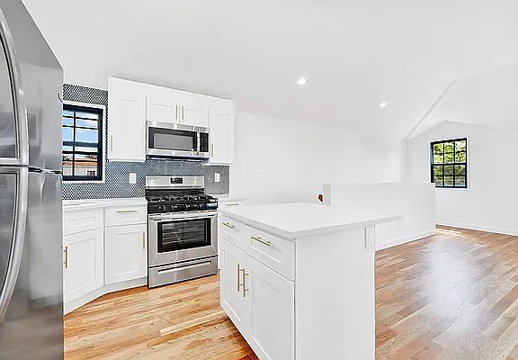 4th image of 196-15 120th Ave #2