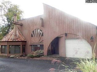 221 Yacht Club Dr, Rocky River, OH