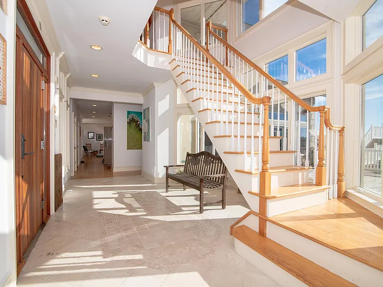 605 Dune Rd — Photo 5