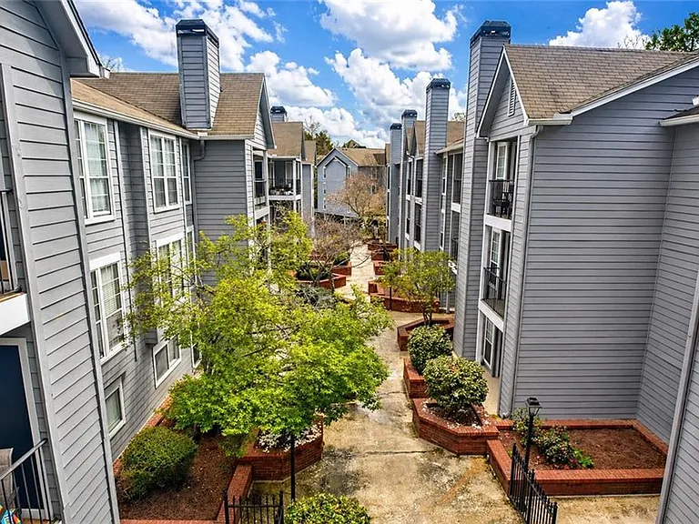310 Granville Ct NE #1 — Photo 3