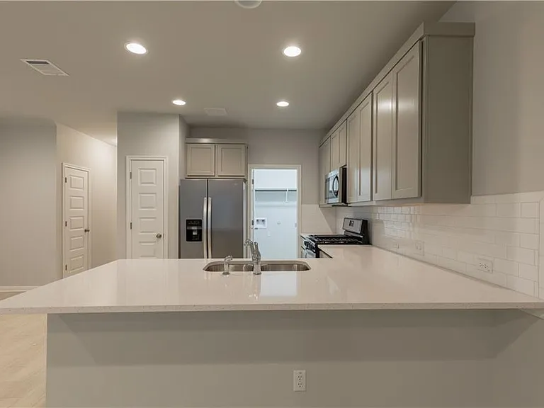 2020 Pecan Island Dr — Photo 4