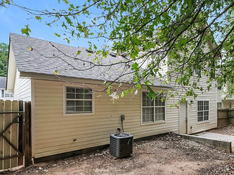 2915 Russ Ln — Photo 16