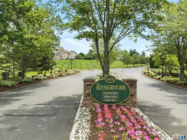 60 Cassandra Boulevard #203, West Hartford, CT 06107