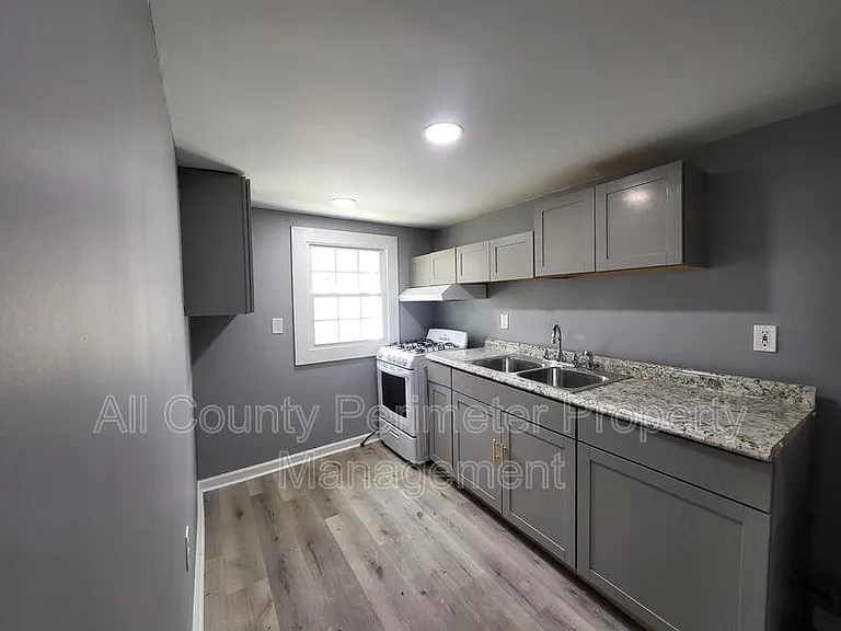 2308 Lakewood Ave SW #D — Photo 6