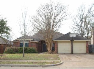 823 Crest Meadow Ln, Mesquite, TX 75181