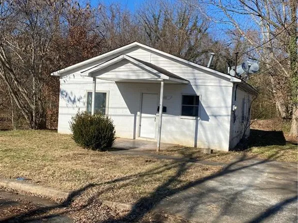 2411 Dunbar St, Winston Salem, NC 27105
