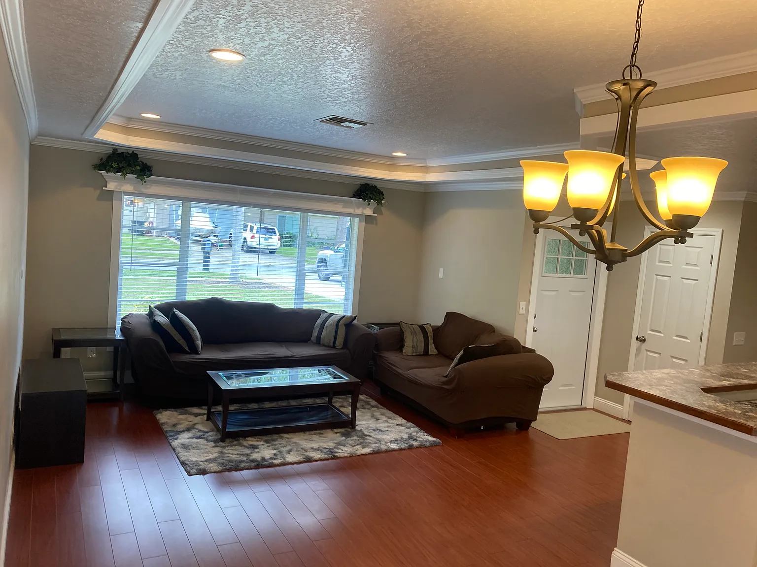 3 bed, 1384 sqft, $2,550 — Photo 2