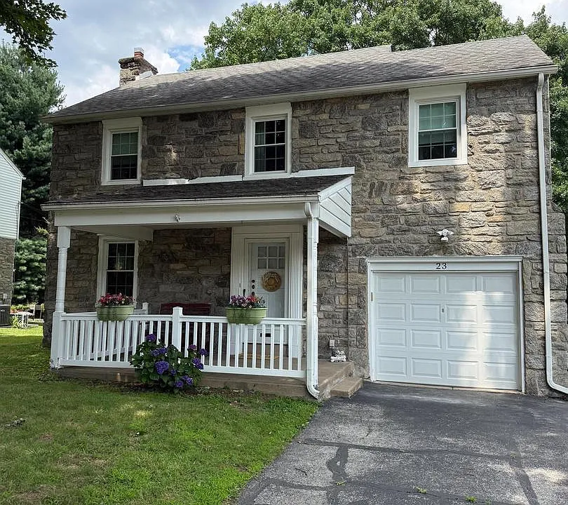 23 W Woodland Ave