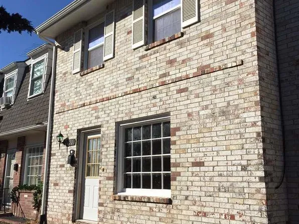 952 Jana Dr, Lawrence, KS 66049