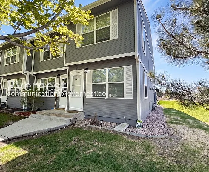 2040 Oakcrest Cir — Photo 1