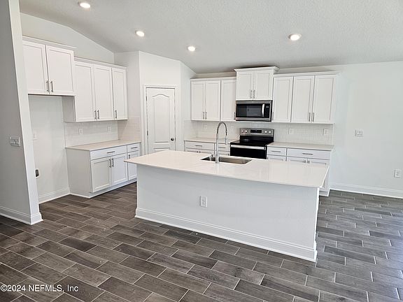 4th image of 2815 WILD PINE Lane