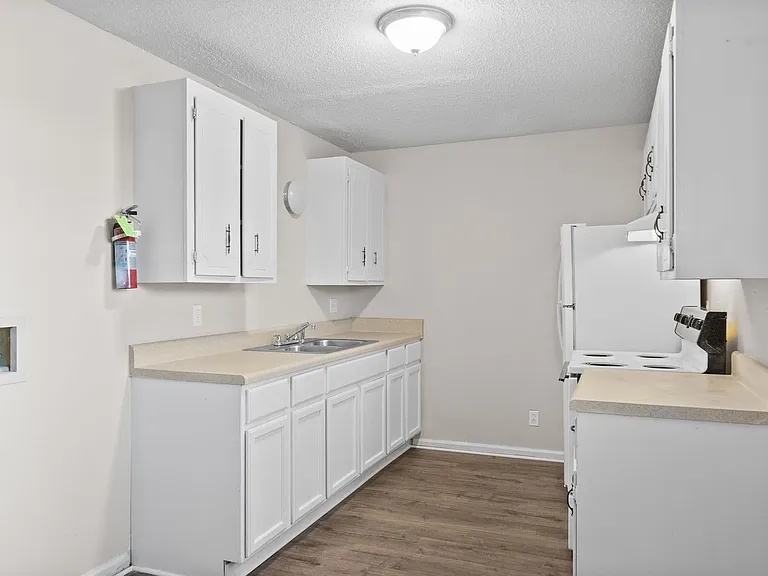 2 Bedroom Pet Friendly Apartment For Rent Near APSU! — Photo 24