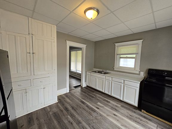 3rd image of 102 South St