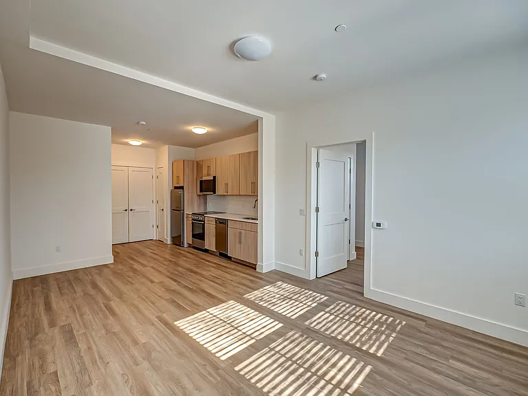 11 1st Ave — Photo 34
