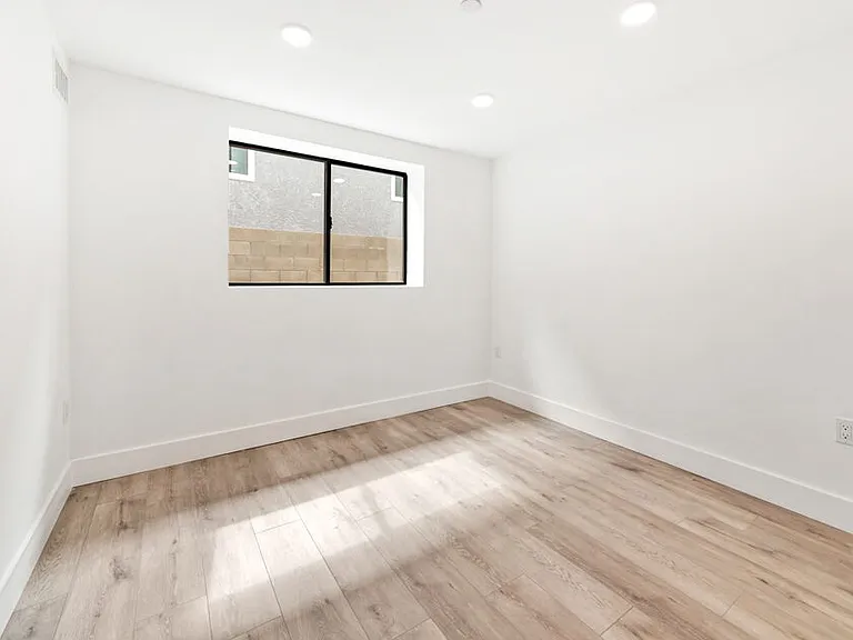 11013 Hartsook St #103 — Photo 4