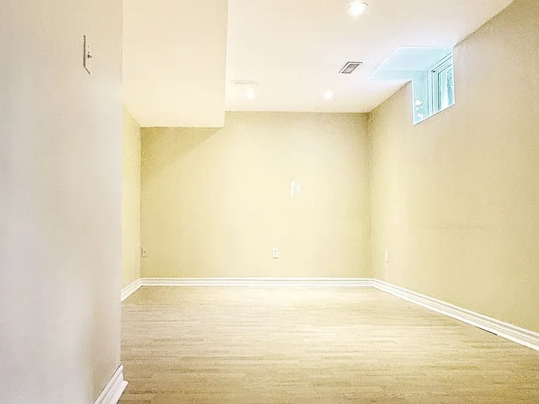 2594 Dashwood Dr — Photo 19