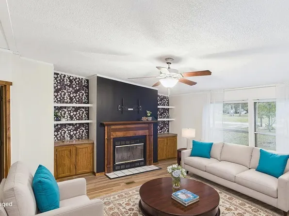 623 Barn Rd, Bonneau, SC 29431