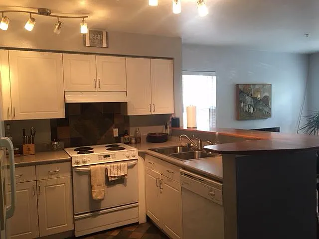 Kitchen with new countertops!